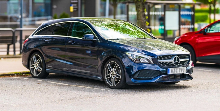 Так выглядит Mercedes-Benz CLA 200, именно такой суд не вернул осужденному за пьяное ДТП в России, создав прецедент по таким делам | Источник: Trygve Finkelsen/Shutterstock/Fotodom.ru