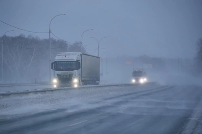 Из-за метели в ХМАО снизили скорость на дорогах