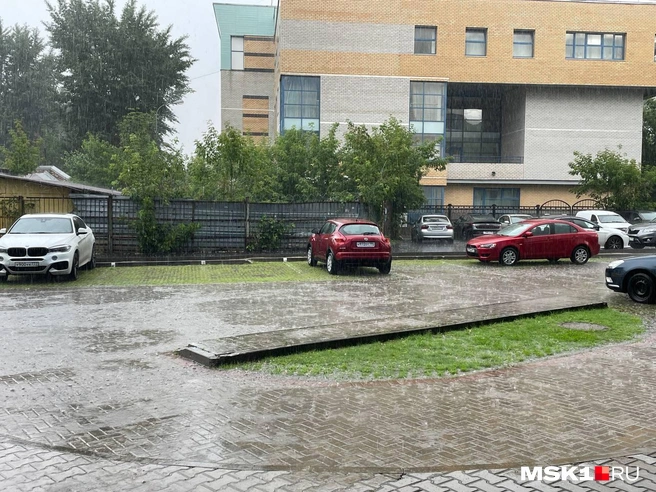 «Водителю ничего не видно». Москву накрыл сильный ливень: фото | Источник: Екатерина Фадеева / MSK1.RU