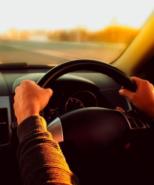 В Госдуме отреагировали на дискуссию о возможном запрете праворульных машин