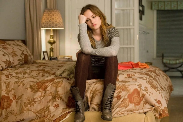 И скучно, и грустно: психолог рассказал, как справиться с осенней депрессией | Источник: кадр из сериала «Сплетница»