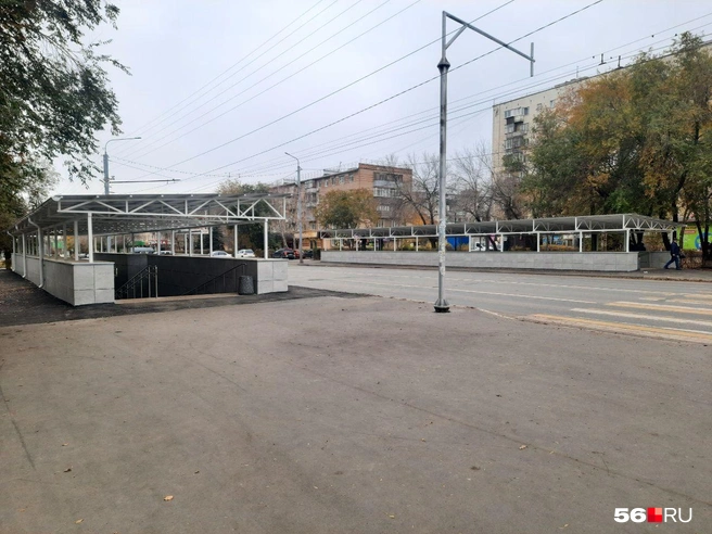Подземный переход находится рядом с остановкой «Пролетарская», в густонаселенном районе Оренбурга | Источник: Анастасия Баринова / 56.RU