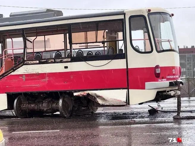 Уже пять погибших. Новые данные и видео момента ДТП с трамваем в Туле | Источник: Александр Горбанев / 71.RU,