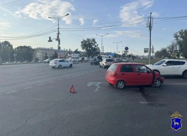 Полицейским пришлось разруливать дорожную обстановку на месте ДТП | Источник: ГУ МВД России по Самарской области