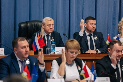 Кто из депутатов Кемерова и Новокузнецка чаще пропускает заседания?