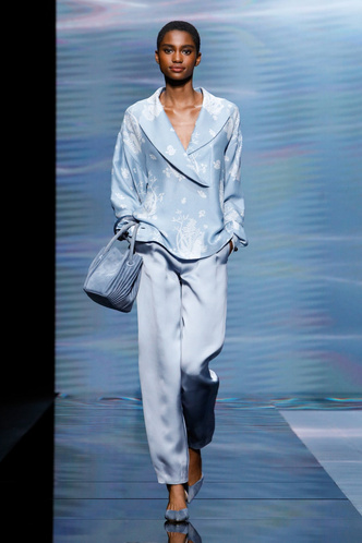 Шелковые костюмы и эстетика Китая в коллекции Giorgio Armani SS21
