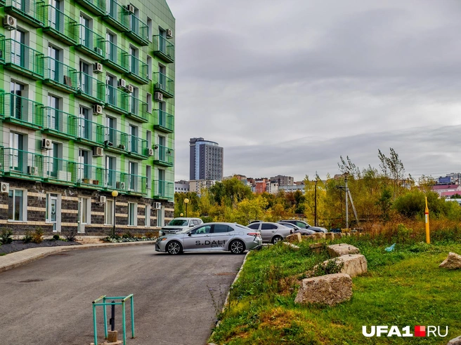Там, за деревьями, вырастут новые дома | Источник: Булат Салихов / UFA1.RU