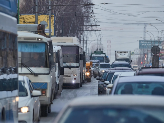Утренние заторы в Новосибирске 5 ноября | Источник: Александр Ощепков / NGS.RU