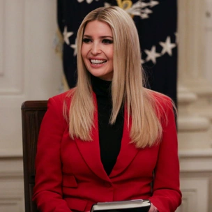 Почему Иванка Трамп до сих пор не покинула Белый дом
