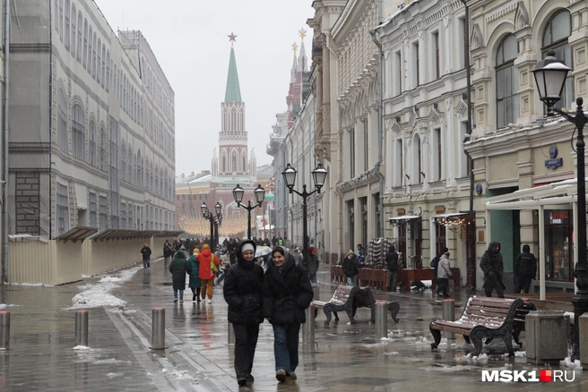 Показываем, что происходит в центре Москвы во время апрельского снегопада | Источник: Татьяна Спиридонова / MSK1.RU