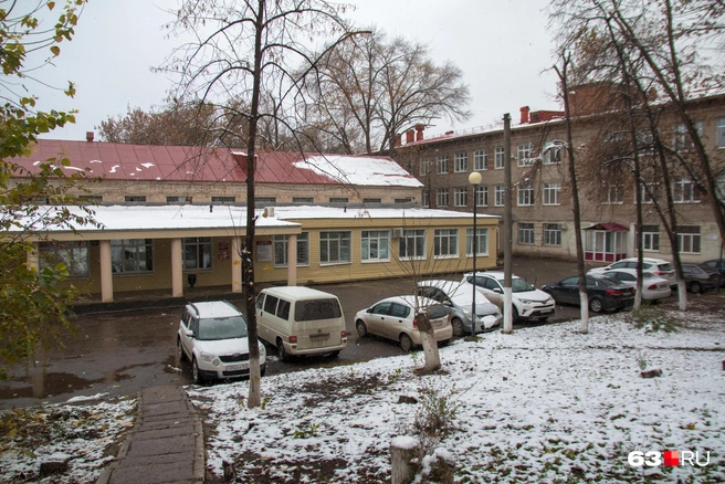 Родильный дом Самарской городской клинической больницы № 2 имени Н.&nbsp;А.&nbsp;Семашко&nbsp;— одно из крупных акушерских отделений города, расположенное на улице Дыбенко, 165 | Источник: Роман Данилкин / 63.RU