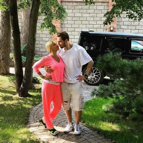 «Муж в «санатории»: Лера Кудрявцева отправила Игоря Макарова на лечение от алкогольной зависимости?