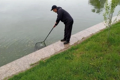 В Астрахани приводят в порядок парки и скверы