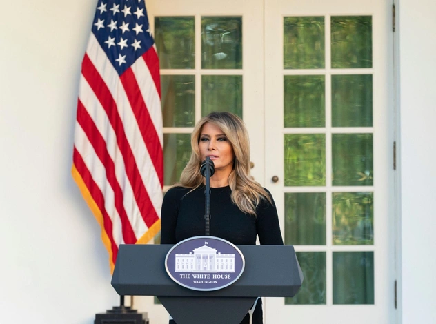 Первая леди США исчезла: кому понадобилась бронзовая статуя Мелании Трамп