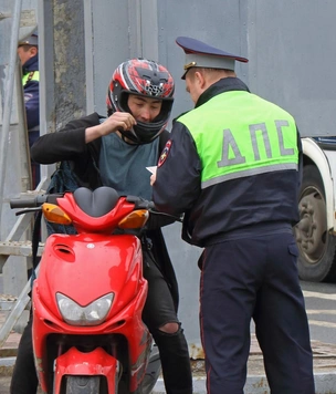 Три штрафа, которые можно получить, просто разговаривая с сотрудником ГИБДД