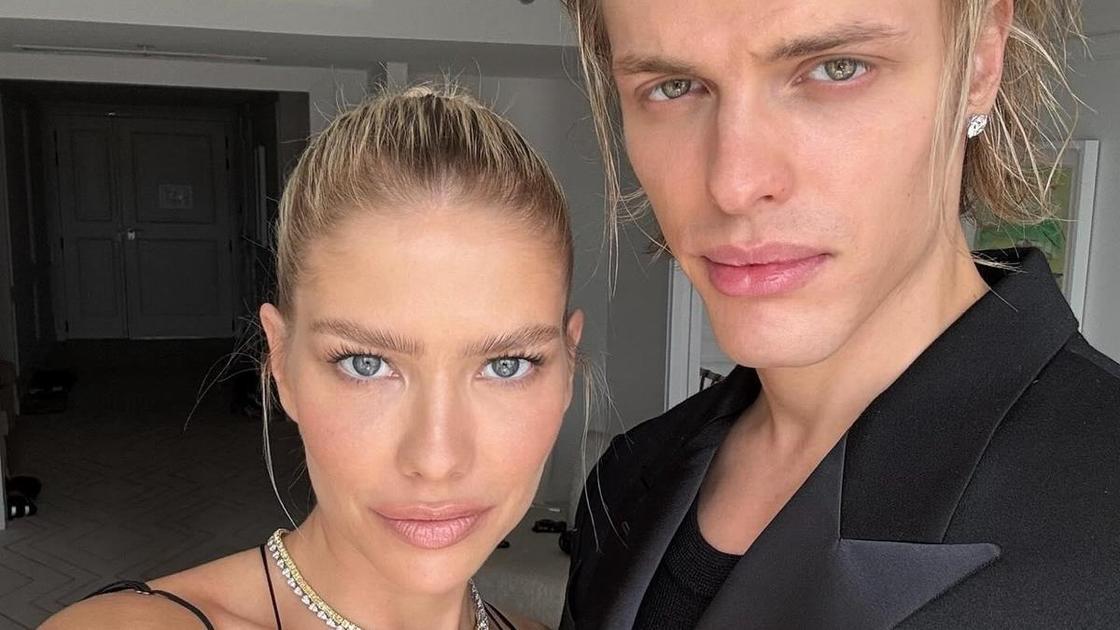 Елена Перминова вышла в свет с помолвочным кольцом