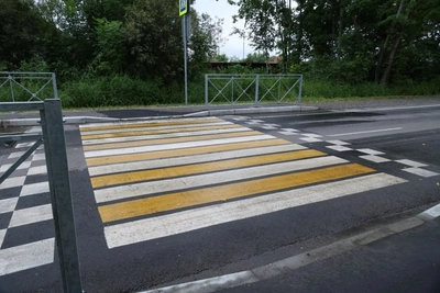 В Черной Речке завершили ремонт центральной дороги
