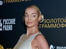 «Папа, живи!»: Анастасия Волочкова срочно выехала к тяжелобольному отцу