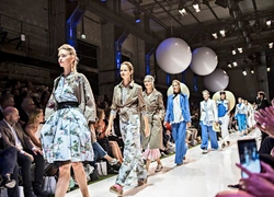Сад наслаждений: Marc Cain SS 2018