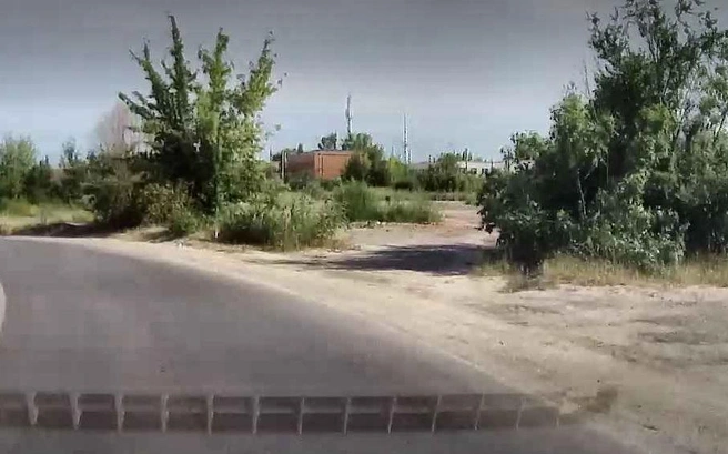 Высотку планируют поставить на заросшем травой пустыре в Кировском районе | Источник: «Яндекс Карты»