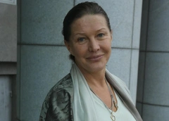 Елена Проклова получила предложение руки и сердца в студии Первого канала — видео