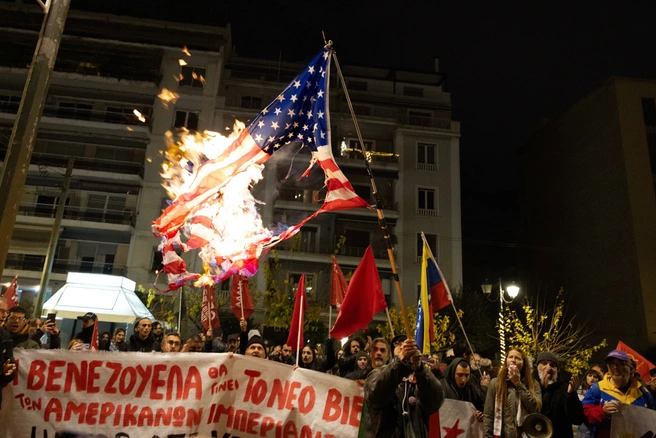 Протесты прошли во Франции, Греции, США, Канаде, Аргентине и других странах | Источник: Yorgos Karahalis / Associated Press