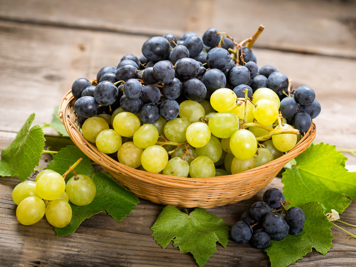Почему виноград считают вредной ягодой и так ли это на самом деле