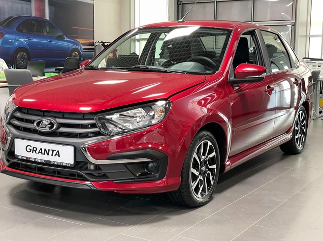 В дилерском центре представлен большой выбор LADA Granta | Источник: «АВТОВЕК LADA»