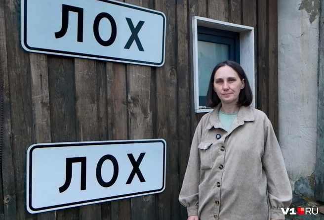 Запасные знаки, на случай, если их вновь украдут | Источник: Илья Воробушкин / V1.RU