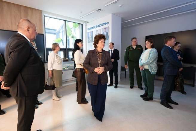 Участники осматривают заводской музей и изучают историю предприятия | Источник: Пресс-служба городской думы Тюмени