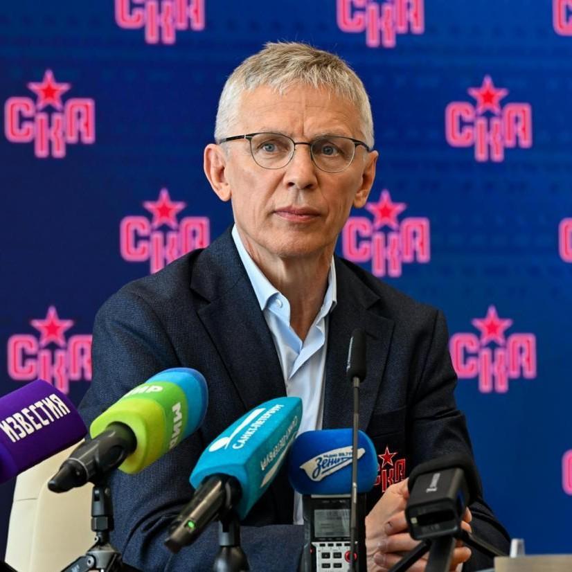 <p>Игорь Ларионов</p>