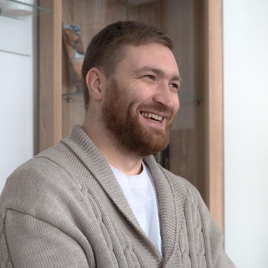 <p>Артемий Пономарев</p>