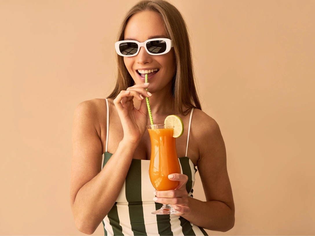 Лучше, чем солярий: 4 напитка для ровного и красивого загара — пейте их для идеальной кожи | marieclaire.ru
