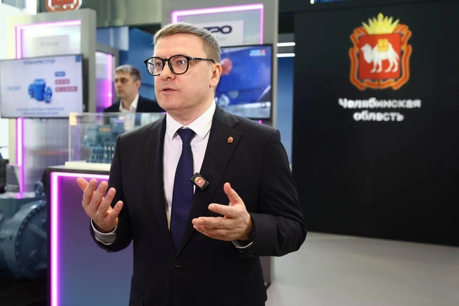 На Петербургском международном газовом форуме губернатор Челябинской области Алексей Текслер в формате телемоста принял участие в запуске газовой котельной в Казанцево, энергообъект даст медучреждению тепло и горячую воду | Источник: пресс-служба губернатора Челябинской области