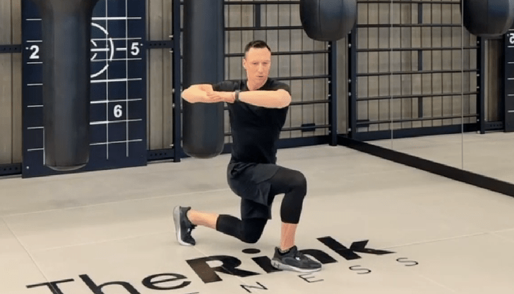 Видео: отличное упражнение для тренировки ног и корпуса