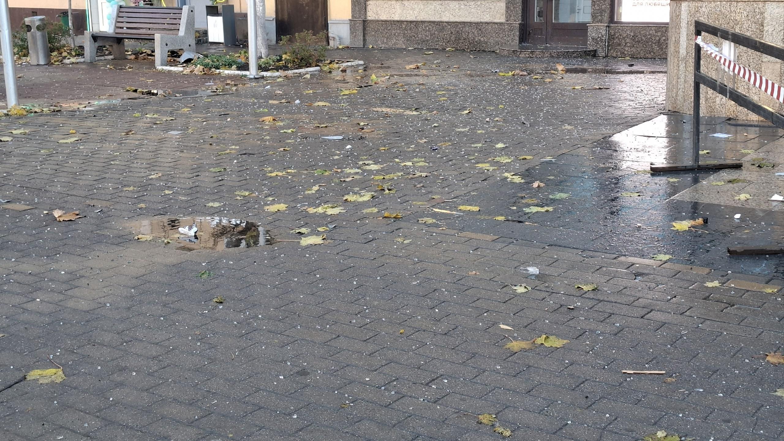 Земля усыпана осколками, из окна — пожары и дым, воздух пропитан гарью: что происходит в Воронеже п…