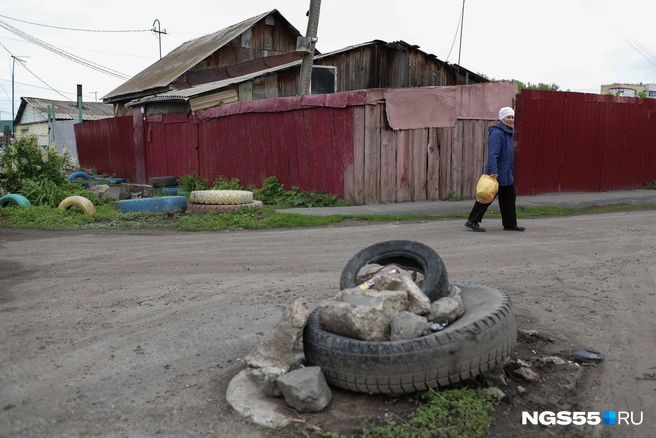 Благо, что дождь в этот раз не полностью затопил поселок | Источник: Евгений Софийчук / NGS55.RU