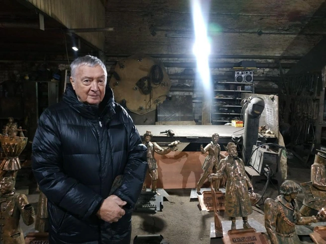 Скульптор Иван Казанский приехал в Пермь в 2022 году, чтобы помочь восстановить скульптуры | Источник: Пермский академический Театр-Театр