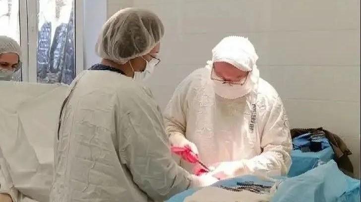 Южноуральские хирурги прооперировали 100-летнюю пациентку с опухолью кишечника