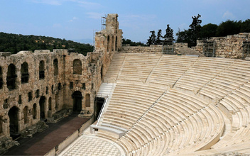 Трудности афинской культурной жизни: почему места в античном театре приходилось занимать с ночи