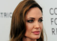 Анджелина Джоли ополчилась на журналистов британского таблоида