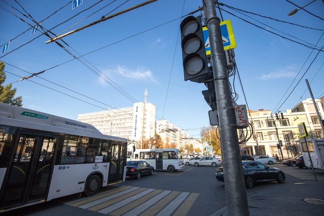 Водитель автобуса немедленно осознал тяжесть ситуации и самостоятельно вызвал на место происшествия полицию и бригаду скорой медицинской помощи | 142.ru