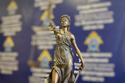 Житель Белозерского округа предстанет перед судом за нападение на полицейского
