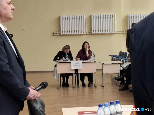 Чтобы обратиться к мэру, совсем не обязательно было говорить при всех  | Источник: Татьяна Зарва / NGS24.RU 