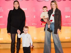 Малахова с дочкой, самая красивая гимнастка с сыном и другие звезды на открытии выставки «Капибарабууум»