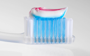 Ученые предупредили о возможной опасности зубной пасты
