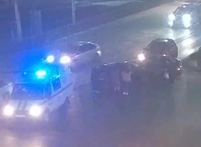 Момент ДТП с двумя легковушками у Центрального автовокзала попал на видео | ya62.ru