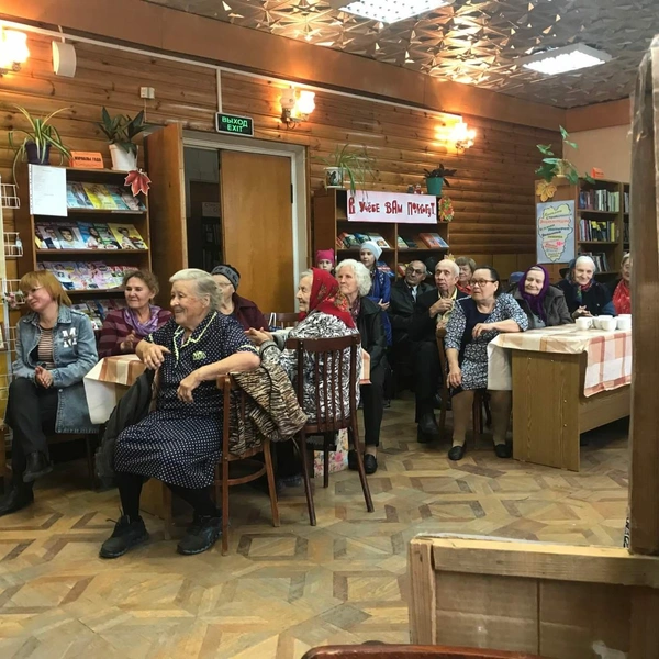 Библиотека — центр культурной жизни Тополей | Источник: Юлия Макарова, «Микрорайон тополя» / «Одноклассники»