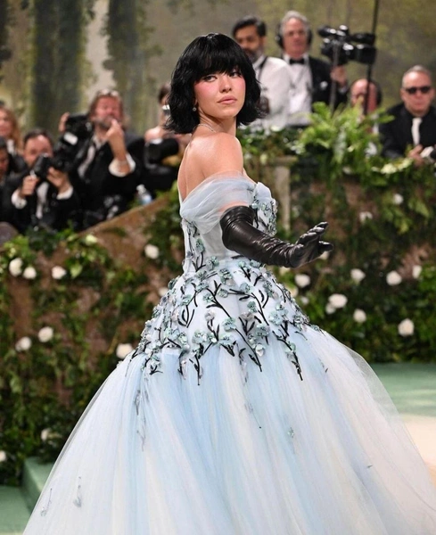 Зендая, Дуа Липа, и другие: 15 самых красивых звездных выходов на Met Gala