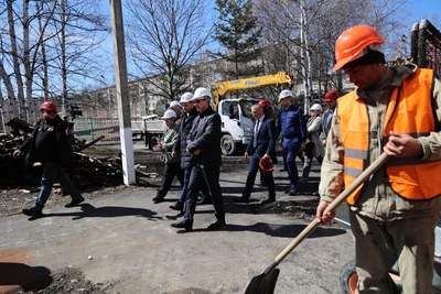 Губернатор Демешин инспектировал ремонт детсада в Чегдомыне